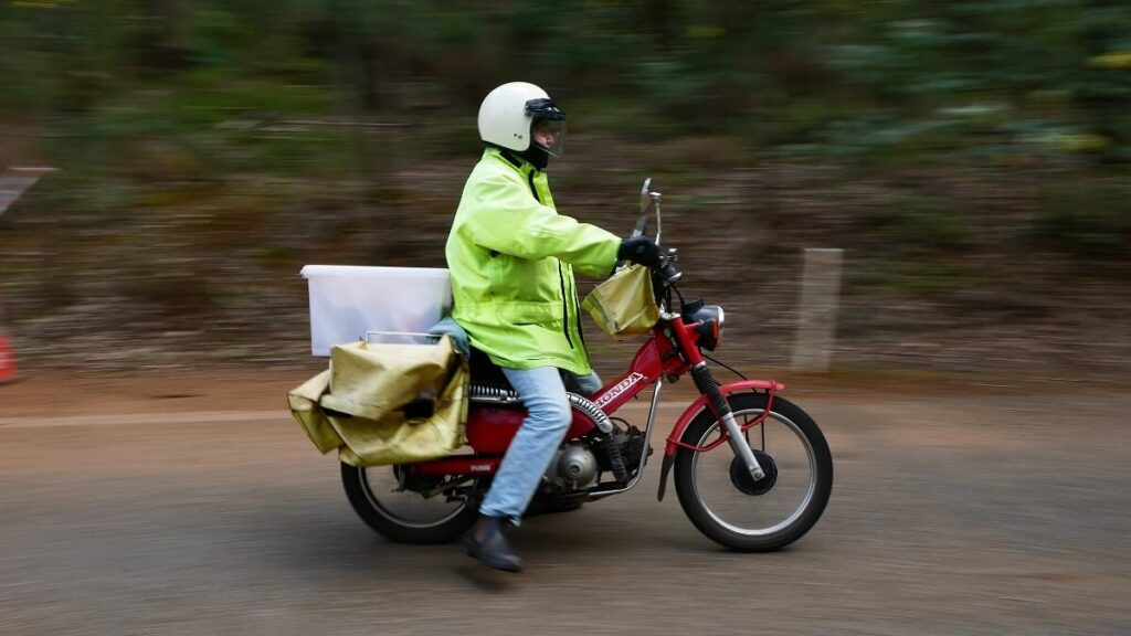 does australia post offer weekend deliveries