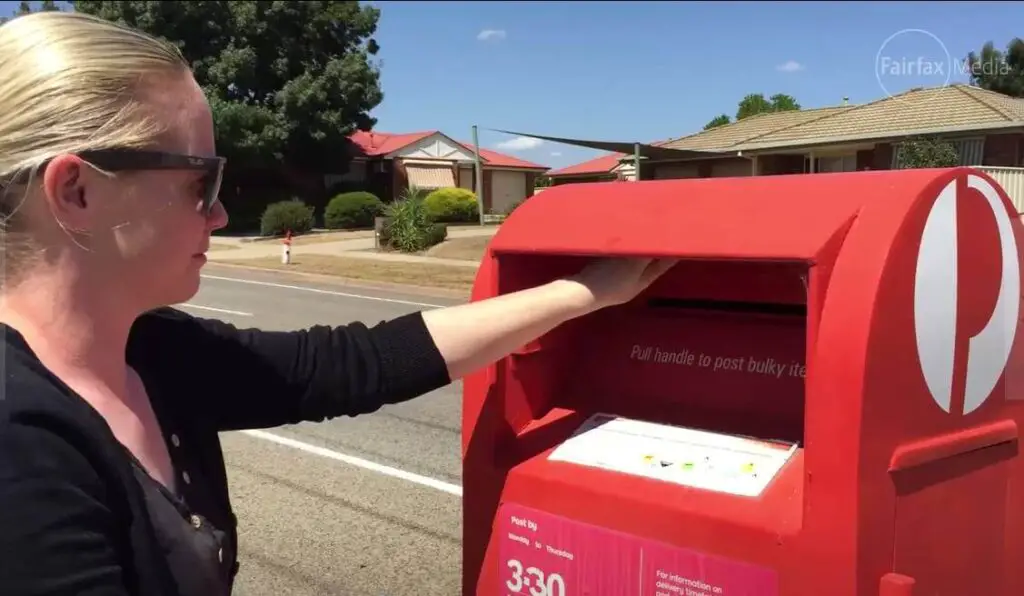 typical weekday collection times for suburban red post boxes