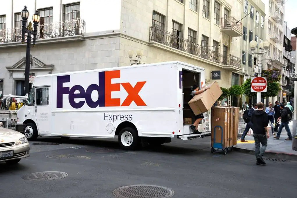 how late does fedex deliver