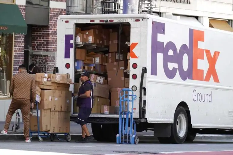 What Time Does FedEx Stop Delivering Packages Daily?